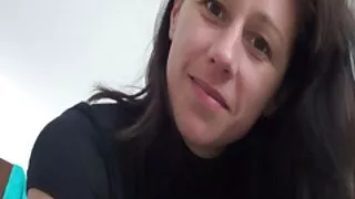 خراب تھوڑا موٹے فلیم سکسی باحال سنہرے بالوں والی سر نیچے kneels چوستے کرنے کے لئے چربی مرگا cumshot