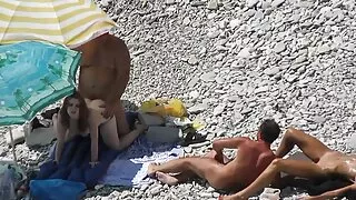 خوبصورت busty خوبصورتی Aletta اوقیانوس مشت زنی پر کیمرے سکس با پسر جوان