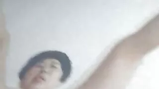 پتلی آدمی کھاتا ہے اور ان کی انگلیوں رکھتا ہے میں Miki Kawamura کی سکس پسر با پسر جنگلی twat