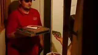 آنکھوں پر پٹی سنہرے کا hottie راضی اس کے سیاہ دوست فلیم سکسی بکن کے ساتھ ایک باپ سے بھرا نوجوانوں